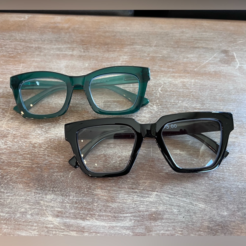 💚🖤 Two Oversized Readers +3.00